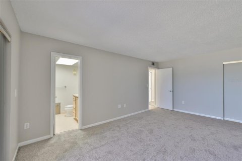 Condo in Clearwater, Florida, 2 bedrooms № 2233816 - photo 19