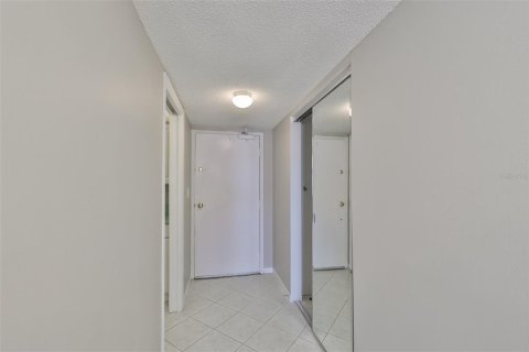 Condo in Clearwater, Florida, 2 bedrooms № 2233816 - photo 5