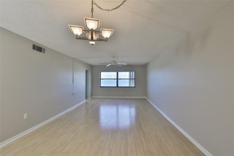 Condo in Clearwater, Florida, 2 bedrooms № 2233816 - photo 9