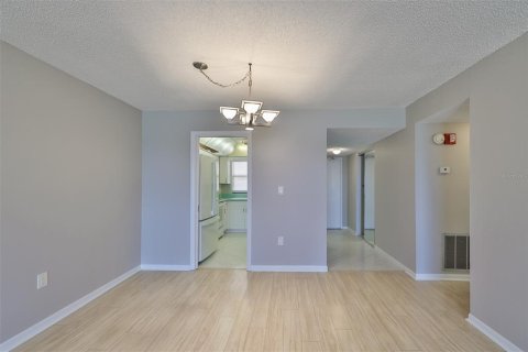 Condo in Clearwater, Florida, 2 bedrooms № 2233816 - photo 8