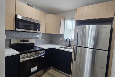 Appartement à louer à Miami, Floride: 2 chambres, 65.03 m2 № 1889263 - photo 13