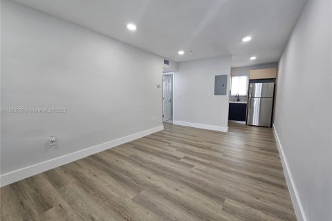 Appartement à louer à Miami, Floride: 2 chambres, 65.03 m2 № 1889263 - photo 4