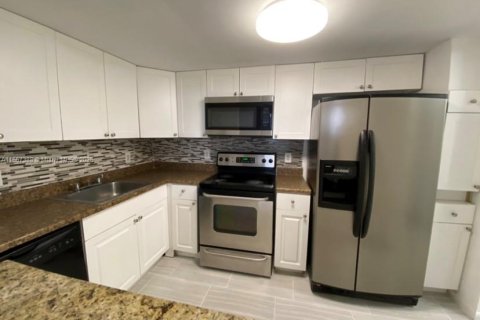 Copropriété à vendre à North Miami, Floride: 2 chambres, 83.61 m2 № 2080171 - photo 3