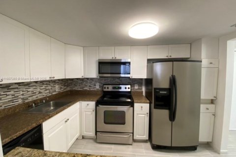 Copropriété à vendre à North Miami, Floride: 2 chambres, 83.61 m2 № 2080171 - photo 2