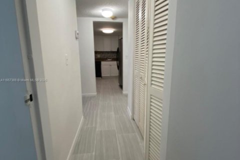 Copropriété à vendre à North Miami, Floride: 2 chambres, 83.61 m2 № 2080171 - photo 13