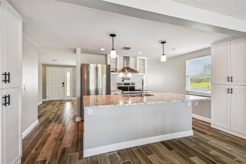 House in Hudson, Florida 3 bedrooms, 135.82 sq.m. № 1878086 - photo 17