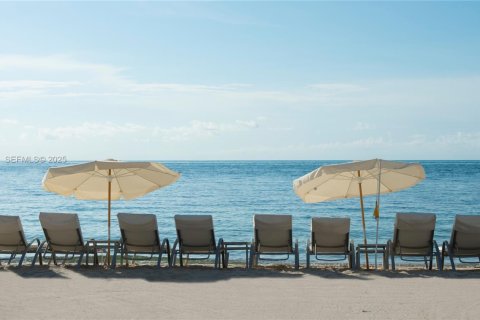 Casa en venta en Miami Beach, Florida, 8 dormitorios, 1061.69 m2 № 2249110 - foto 11