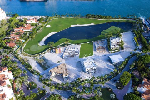 Casa en venta en Miami Beach, Florida, 8 dormitorios, 1061.69 m2 № 2249110 - foto 2