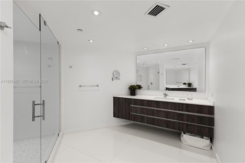 Condo in Aventura, Florida, 3 bedrooms № 1986683 - photo 23
