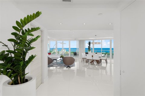 Condo in Aventura, Florida, 3 bedrooms № 1986683 - photo 15