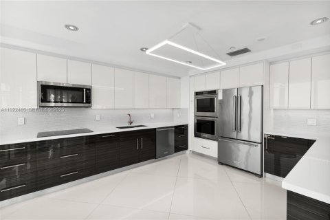 Condo in Aventura, Florida, 3 bedrooms № 1986683 - photo 13