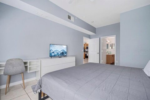 Condo in Kissimmee, Florida, 4 bedrooms  № 2379138 - photo 16