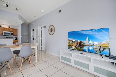 Condo in Kissimmee, Florida, 4 bedrooms  № 2379138 - photo 12