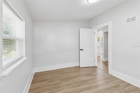 House in Orlando, Florida 4 bedrooms, 137.77 sq.m. № 2227052 - photo 21
