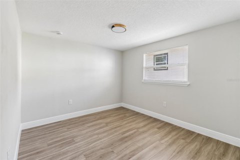 House in Orlando, Florida 4 bedrooms, 137.77 sq.m. № 2227052 - photo 28