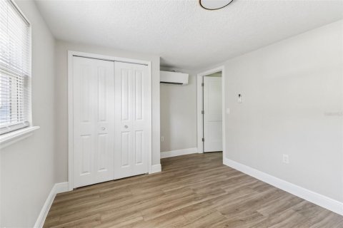 House in Orlando, Florida 4 bedrooms, 137.77 sq.m. № 2227052 - photo 29