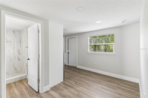House in Orlando, Florida 4 bedrooms, 137.77 sq.m. № 2227052 - photo 25