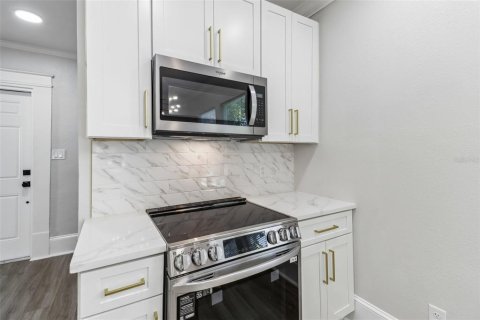 House in Orlando, Florida 4 bedrooms, 137.77 sq.m. № 2227052 - photo 6