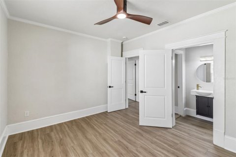 House in Orlando, Florida 4 bedrooms, 137.77 sq.m. № 2227052 - photo 18