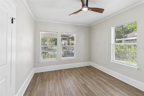House in Orlando, Florida 4 bedrooms, 137.77 sq.m. № 2227052 - photo 13