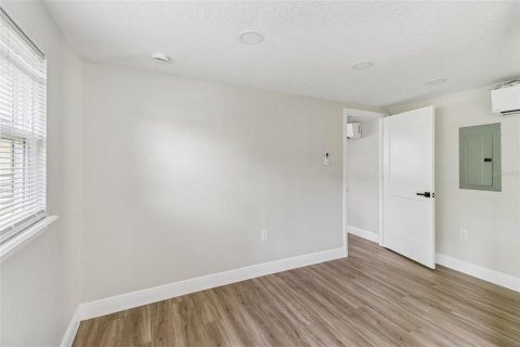 House in Orlando, Florida 4 bedrooms, 137.77 sq.m. № 2227052 - photo 24