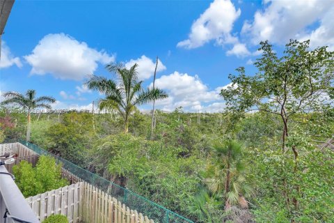 Condo in Doral, Florida, 2 bedrooms  № 1990136 - photo 16