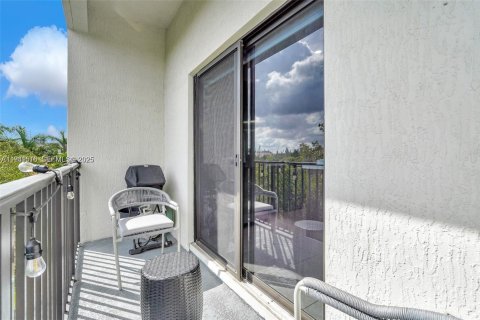 Condo in Doral, Florida, 2 bedrooms  № 1990136 - photo 21
