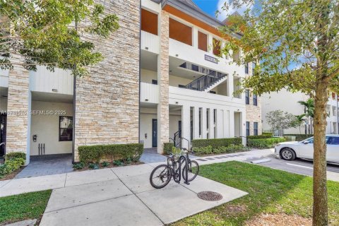 Condo in Doral, Florida, 2 bedrooms  № 1990136 - photo 4