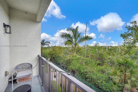 Condo in Doral, Florida, 2 bedrooms  № 1990136 - photo 17