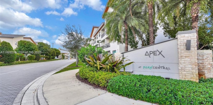 Condo in Doral, Florida, 2 bedrooms  № 1990136