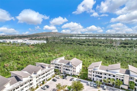 Condo in Doral, Florida, 2 bedrooms  № 1990136 - photo 27