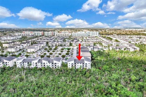 Condo in Doral, Florida, 2 bedrooms  № 1990136 - photo 11