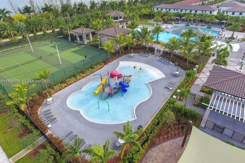 Condo in Doral, Florida, 2 bedrooms  № 1990136 - photo 14