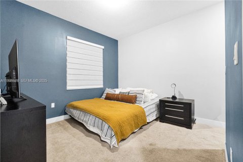 Condo in Doral, Florida, 2 bedrooms  № 1990136 - photo 25