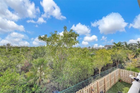 Condo in Doral, Florida, 2 bedrooms  № 1990136 - photo 15