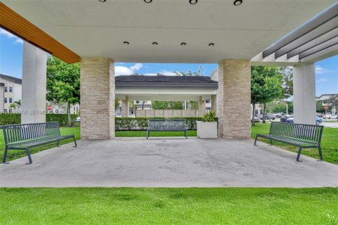 Condo in Doral, Florida, 2 bedrooms  № 1990136 - photo 29