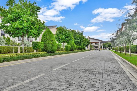 Condo in Doral, Florida, 2 bedrooms  № 1990136 - photo 28