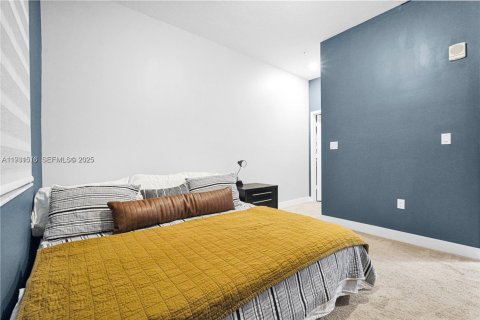 Condo in Doral, Florida, 2 bedrooms  № 1990136 - photo 24