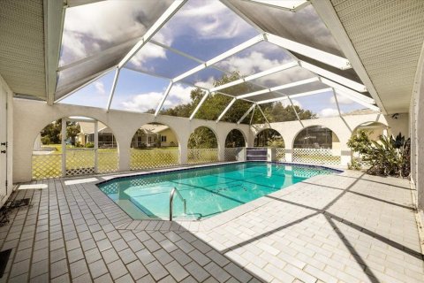 House in Punta Gorda, Florida 3 bedrooms, 273.41 sq.m. № 1900749 - photo 2