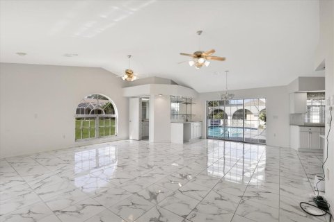 House in Punta Gorda, Florida 3 bedrooms, 273.41 sq.m. № 1900749 - photo 13
