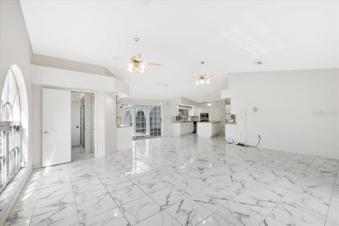 House in Punta Gorda, Florida 3 bedrooms, 273.41 sq.m. № 1900749 - photo 14