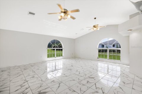 House in Punta Gorda, Florida 3 bedrooms, 273.41 sq.m. № 1900749 - photo 12
