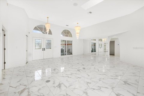 House in Punta Gorda, Florida 3 bedrooms, 273.41 sq.m. № 1900749 - photo 5