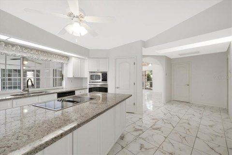 House in Punta Gorda, Florida 3 bedrooms, 273.41 sq.m. № 1900749 - photo 10