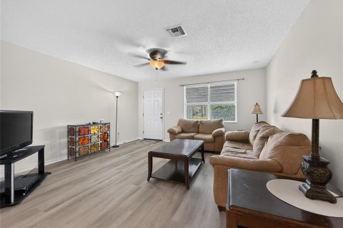 Casa en alquiler en Lady Lake, Florida, 2 dormitorios, 96.62 m2 № 2199959 - foto 4