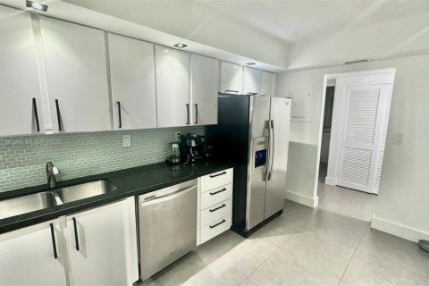 Copropriété à vendre à Sunny Isles Beach, Floride: 1 chambre, 93.37 m2 № 1957687 - photo 2