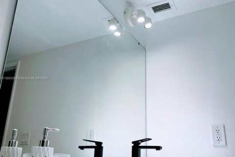 Copropriété à vendre à Sunny Isles Beach, Floride: 1 chambre, 93.37 m2 № 1957687 - photo 13