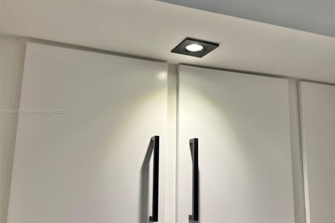 Copropriété à vendre à Sunny Isles Beach, Floride: 1 chambre, 93.37 m2 № 1957687 - photo 15
