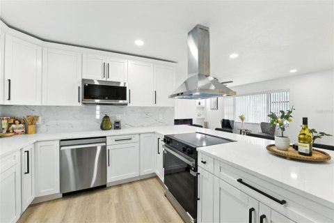 Casa en venta en Saint Petersburg, Florida, 3 dormitorios, 176.98 m2 № 1909984 - foto 11