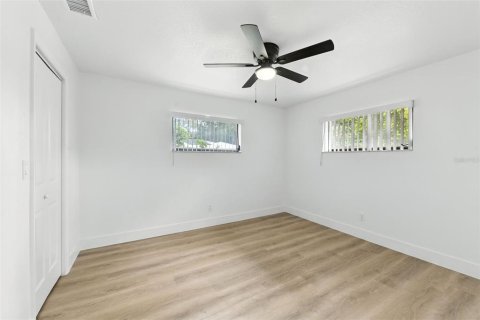 Casa en venta en Saint Petersburg, Florida, 3 dormitorios, 176.98 m2 № 1909984 - foto 30